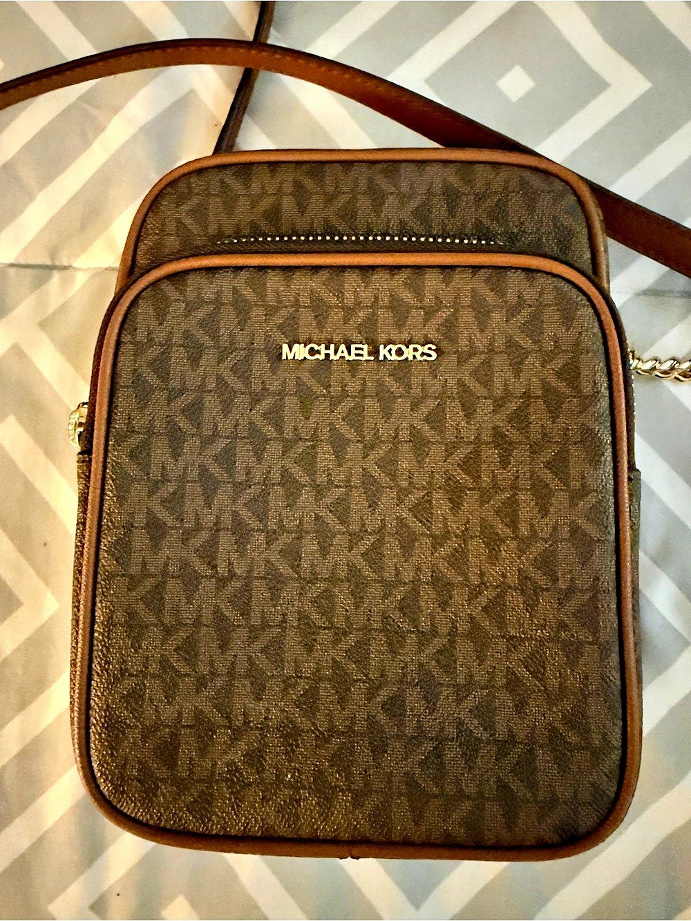 Michael Kors Jet Set Travel Extra Small Logo Top-Zip Phone Crossbody Bag Phone
